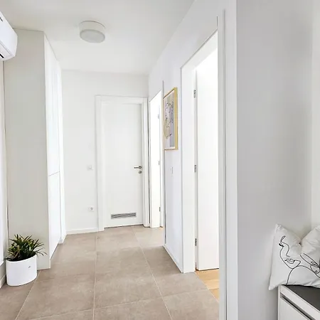 Apartman 公寓 *